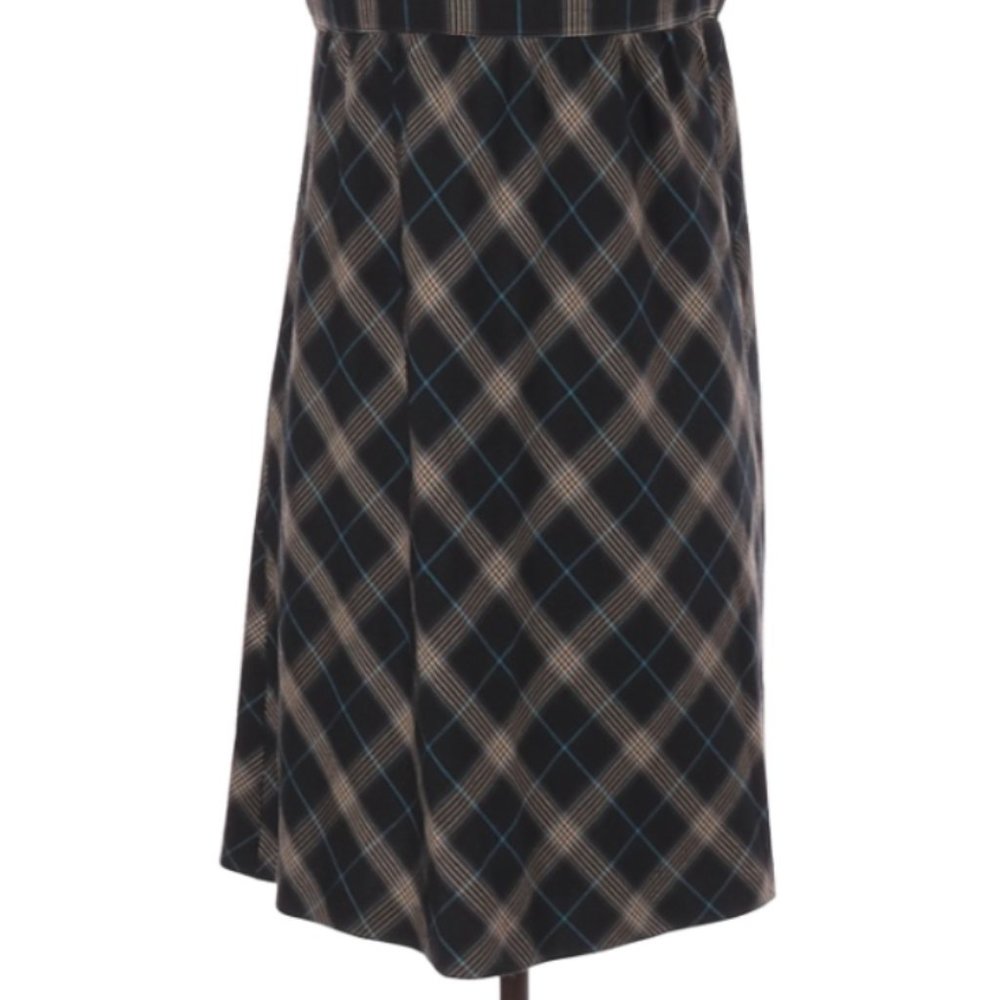 Sweet Sleeveless Plaid Dress w/Button Detail - Picture 4 of 4